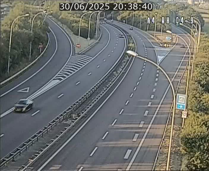 <h2>Traffic live webcam Luxembourg Leudelange - A4 - BK 4.9 - direction Luxembourg</h2>