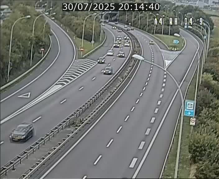 <h2>Traffic live webcam Luxembourg Leudelange - A4 - BK 4.9 - direction Luxembourg</h2>