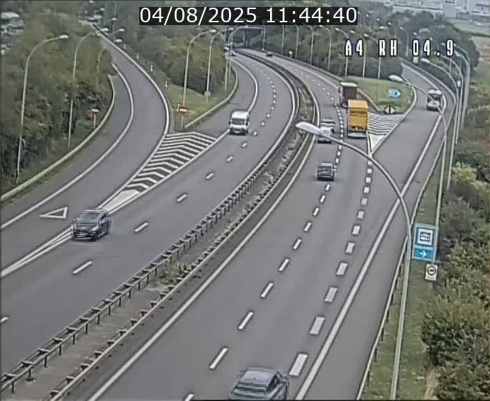 <h2>Traffic live webcam Luxembourg Leudelange - A4 - BK 4.9 - direction Luxembourg</h2>
