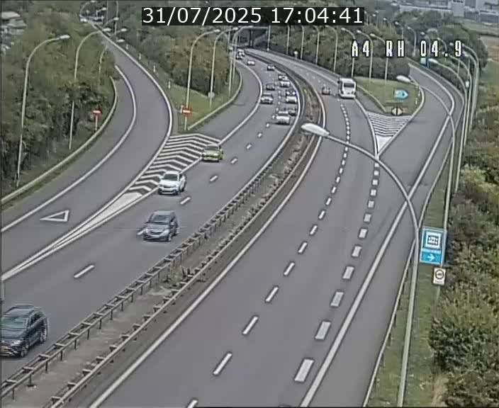 <h2>Traffic live webcam Luxembourg Leudelange - A4 - BK 4.9 - direction Luxembourg</h2>