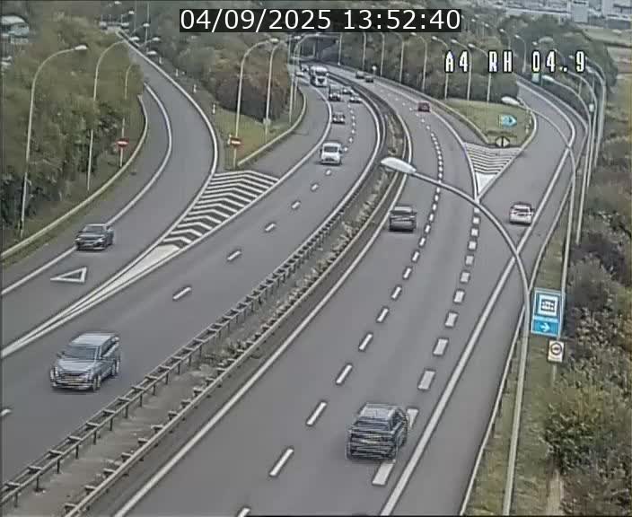 <h2>Traffic live webcam Luxembourg Leudelange - A4 - BK 4.9 - direction Luxembourg</h2>