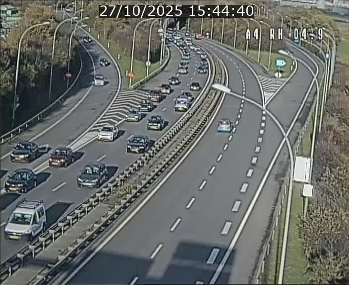 Traffic live webcam Luxembourg Leudelange - A4 - BK 4.9 - direction Luxembourg