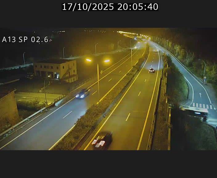 <h2>Traffic live webcam Luxembourg Sanem - A13 direction Pétange - BK 2.6</h2>
