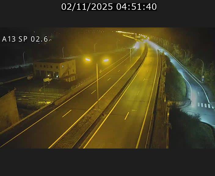 <h2>Traffic live webcam Luxembourg Sanem - A13 direction Pétange - BK 2.6</h2>