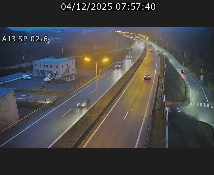 <h2>Traffic live webcam Luxembourg Sanem - A13 direction Pétange - BK 2.6</h2>