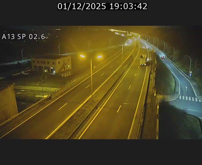 <h2>Traffic live webcam Luxembourg Sanem - A13 direction Pétange - BK 2.6</h2>