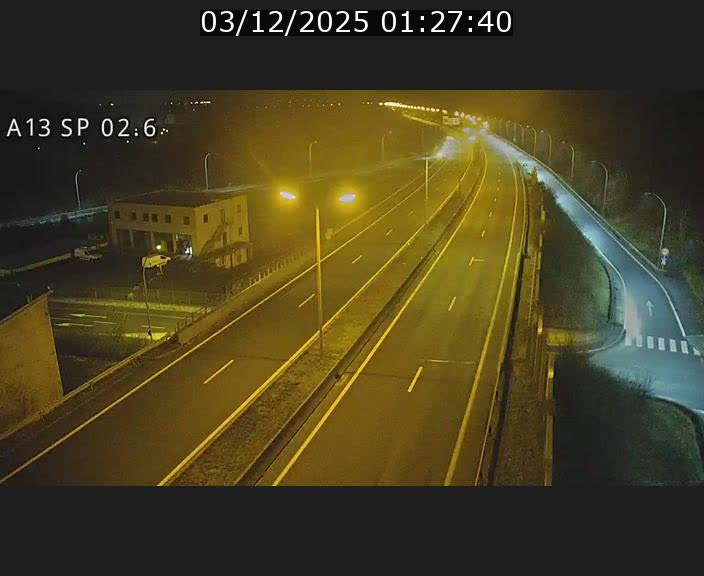 <h2>Traffic live webcam Luxembourg Sanem - A13 direction Pétange - BK 2.6</h2>