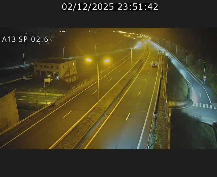 <h2>Traffic live webcam Luxembourg Sanem - A13 direction Pétange - BK 2.6</h2>