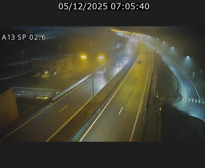 <h2>Traffic live webcam Luxembourg Sanem - A13 direction Pétange - BK 2.6</h2>