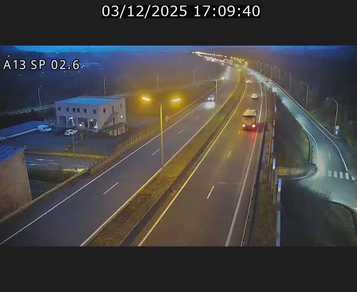 <h2>Traffic live webcam Luxembourg Sanem - A13 direction Pétange - BK 2.6</h2>