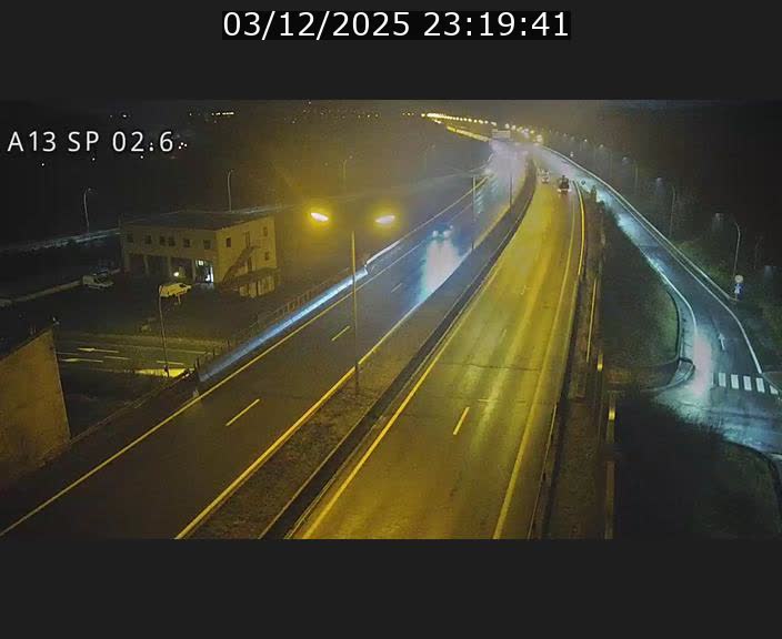 <h2>Traffic live webcam Luxembourg Sanem - A13 direction Pétange - BK 2.6</h2>