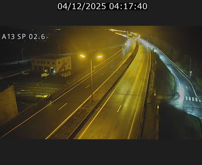 <h2>Traffic live webcam Luxembourg Sanem - A13 direction Pétange - BK 2.6</h2>