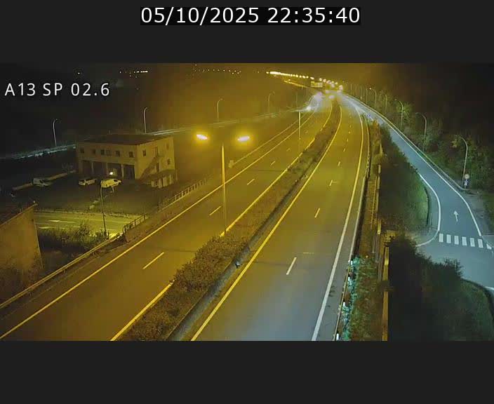 <h2>Traffic live webcam Luxembourg Sanem - A13 direction Pétange - BK 2.6</h2>