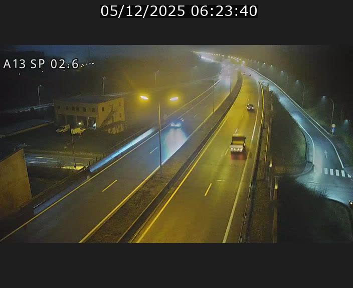 <h2>Traffic live webcam Luxembourg Sanem - A13 direction Pétange - BK 2.6</h2>