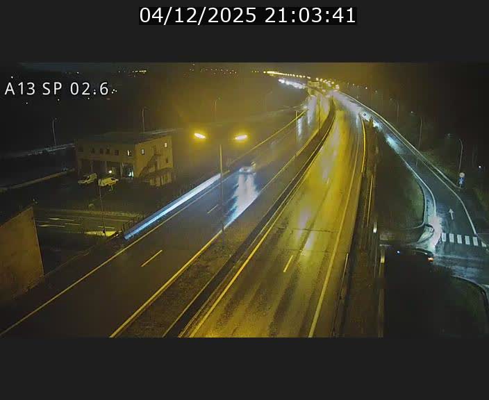 <h2>Traffic live webcam Luxembourg Sanem - A13 direction Pétange - BK 2.6</h2>