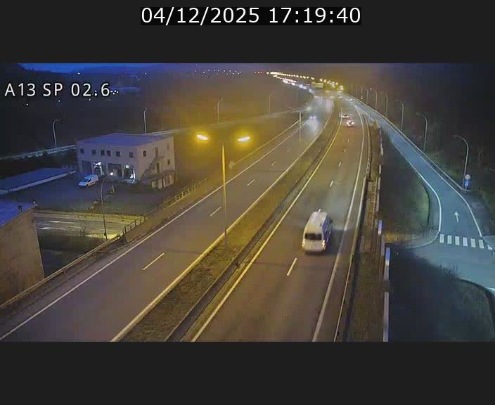 <h2>Traffic live webcam Luxembourg Sanem - A13 direction Pétange - BK 2.6</h2>