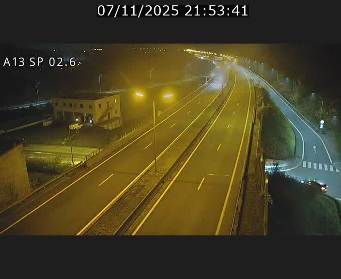 <h2>Traffic live webcam Luxembourg Sanem - A13 direction Pétange - BK 2.6</h2>