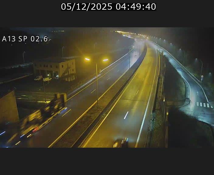 <h2>Traffic live webcam Luxembourg Sanem - A13 direction Pétange - BK 2.6</h2>