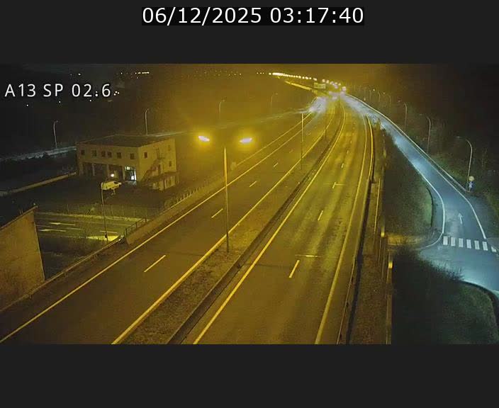 <h2>Traffic live webcam Luxembourg Sanem - A13 direction Pétange - BK 2.6</h2>
