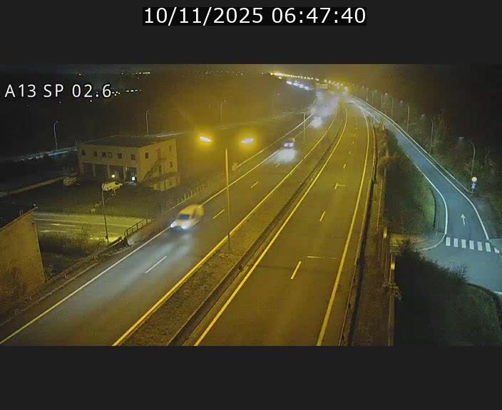<h2>Traffic live webcam Luxembourg Sanem - A13 direction Pétange - BK 2.6</h2>
