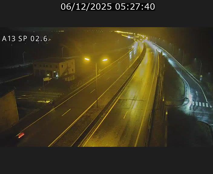 <h2>Traffic live webcam Luxembourg Sanem - A13 direction Pétange - BK 2.6</h2>