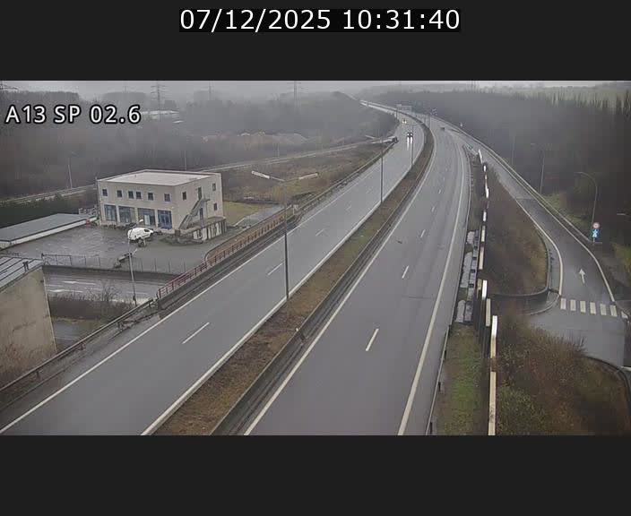 <h2>Traffic live webcam Luxembourg Sanem - A13 direction Pétange - BK 2.6</h2>