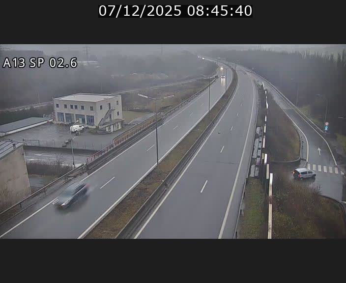 <h2>Traffic live webcam Luxembourg Sanem - A13 direction Pétange - BK 2.6</h2>