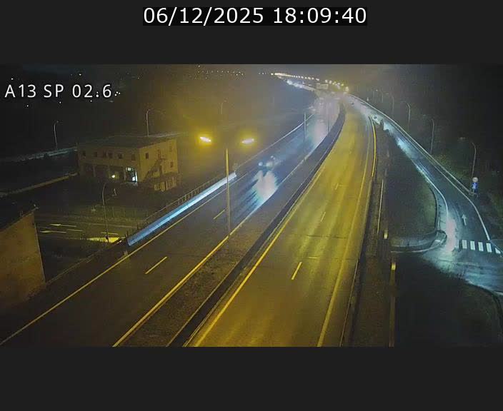 <h2>Traffic live webcam Luxembourg Sanem - A13 direction Pétange - BK 2.6</h2>