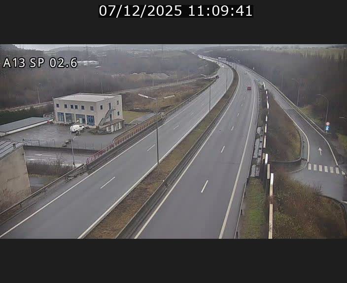 <h2>Traffic live webcam Luxembourg Sanem - A13 direction Pétange - BK 2.6</h2>