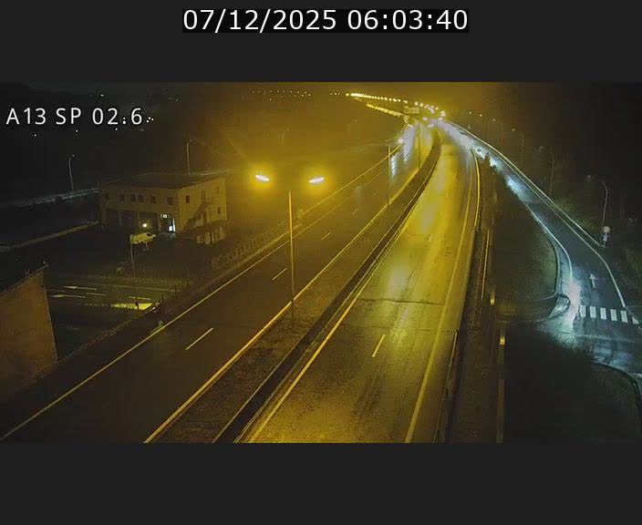 Traffic live webcam Luxembourg Sanem - A13 direction Pétange - BK 2.6