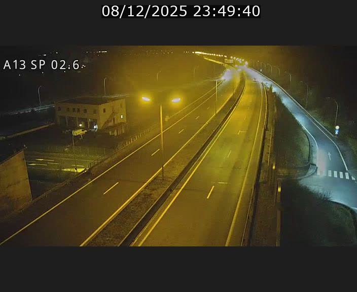<h2>Traffic live webcam Luxembourg Sanem - A13 direction Pétange - BK 2.6</h2>