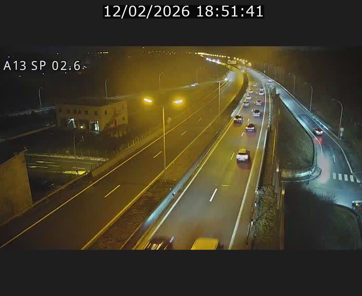 <h2>Traffic live webcam Luxembourg Sanem - A13 direction Pétange - BK 2.6</h2>