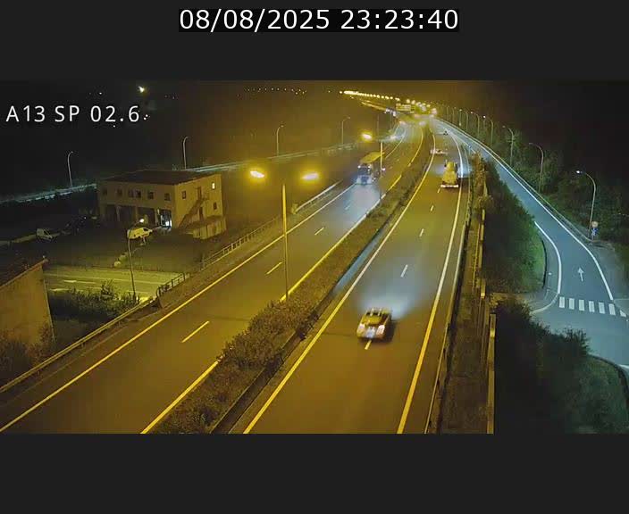 <h2>Traffic live webcam Luxembourg Sanem - A13 direction Pétange - BK 2.6</h2>