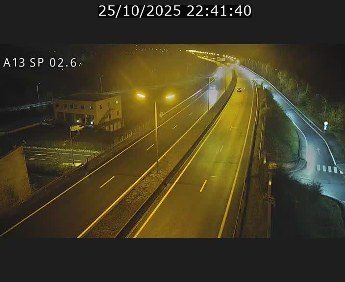 <h2>Traffic live webcam Luxembourg Sanem - A13 direction Pétange - BK 2.6</h2>