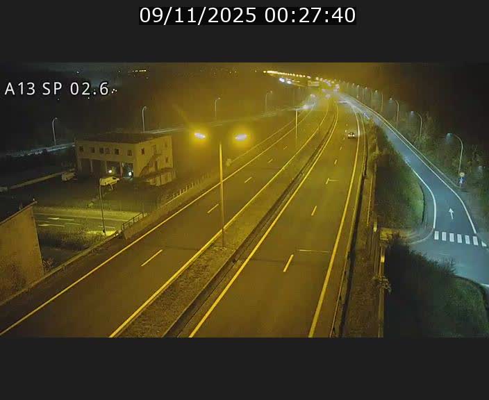 <h2>Traffic live webcam Luxembourg Sanem - A13 direction Pétange - BK 2.6</h2>