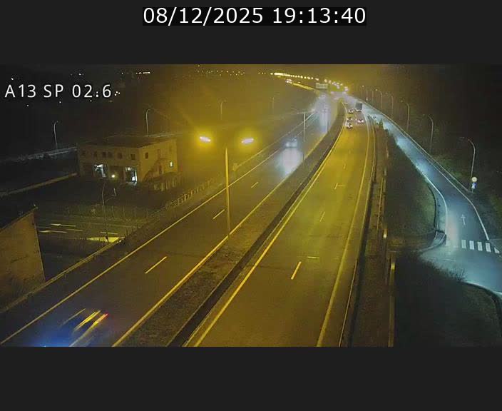 <h2>Traffic live webcam Luxembourg Sanem - A13 direction Pétange - BK 2.6</h2>