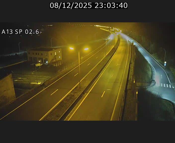 <h2>Traffic live webcam Luxembourg Sanem - A13 direction Pétange - BK 2.6</h2>