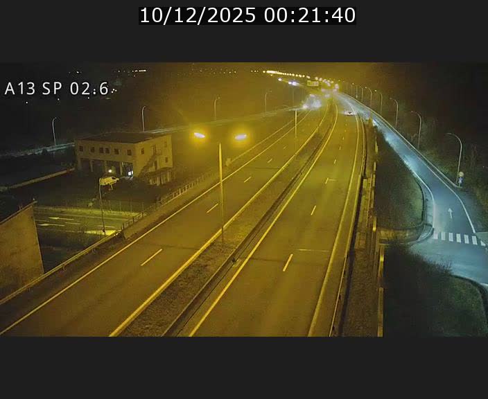 <h2>Traffic live webcam Luxembourg Sanem - A13 direction Pétange - BK 2.6</h2>