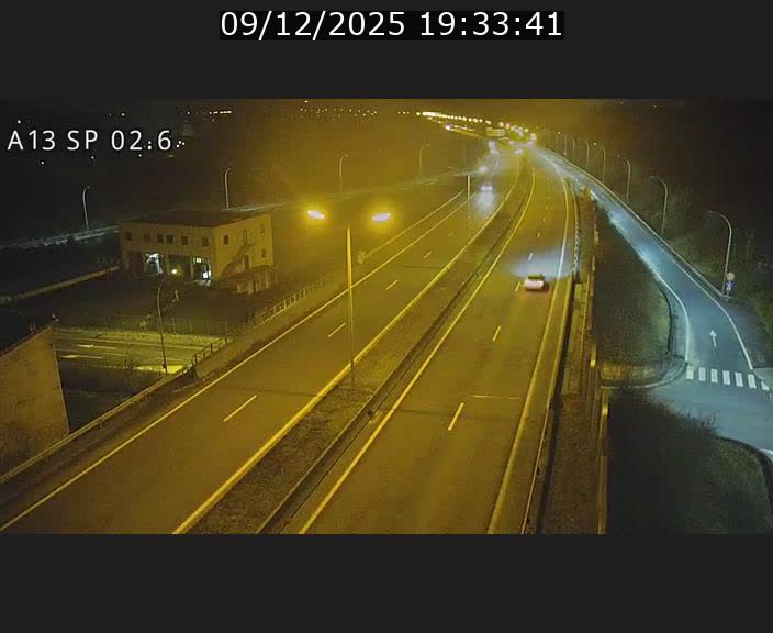 <h2>Traffic live webcam Luxembourg Sanem - A13 direction Pétange - BK 2.6</h2>