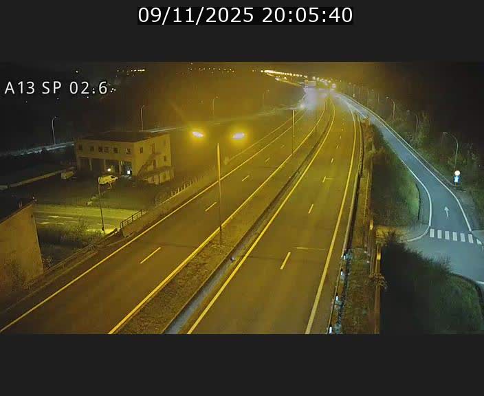 <h2>Traffic live webcam Luxembourg Sanem - A13 direction Pétange - BK 2.6</h2>