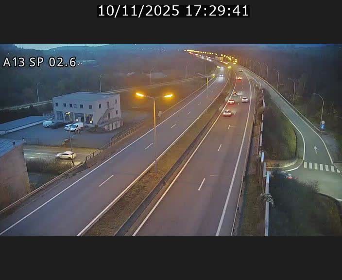 <h2>Traffic live webcam Luxembourg Sanem - A13 direction Pétange - BK 2.6</h2>
