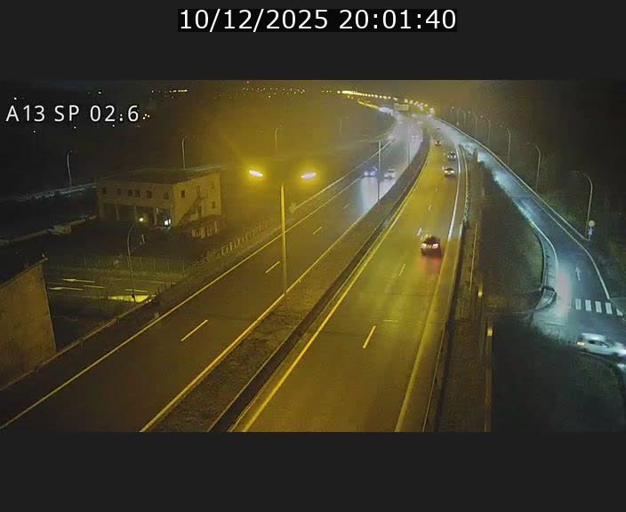 <h2>Traffic live webcam Luxembourg Sanem - A13 direction Pétange - BK 2.6</h2>