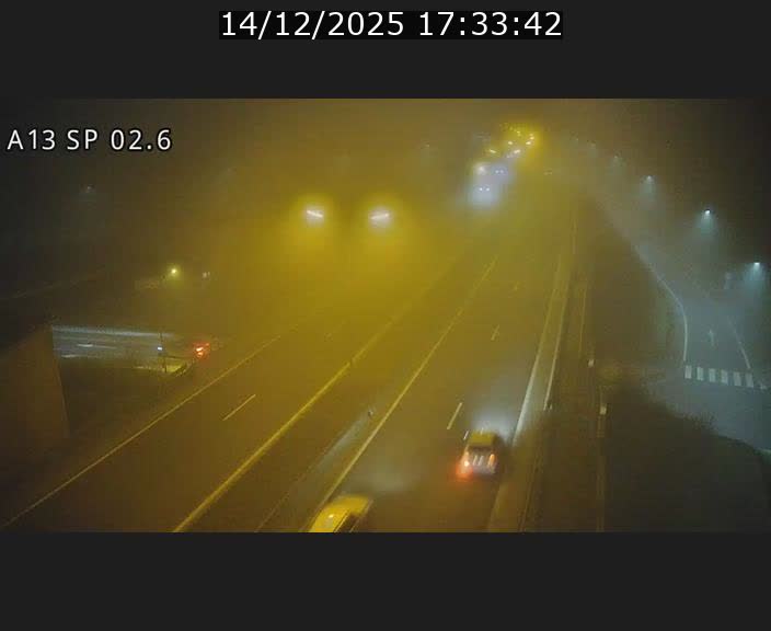 <h2>Traffic live webcam Luxembourg Sanem - A13 direction Pétange - BK 2.6</h2>