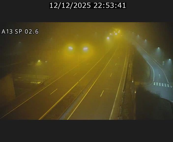 <h2>Traffic live webcam Luxembourg Sanem - A13 direction Pétange - BK 2.6</h2>
