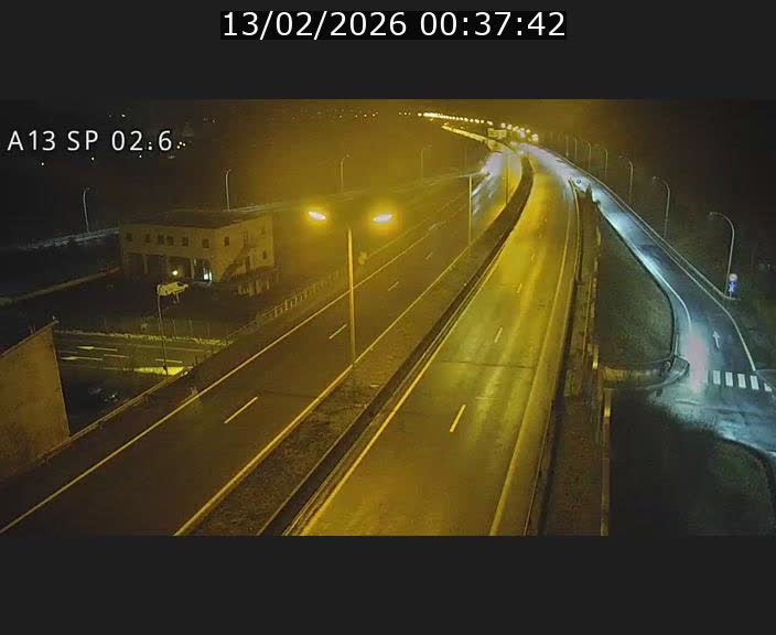 <h2>Traffic live webcam Luxembourg Sanem - A13 direction Pétange - BK 2.6</h2>