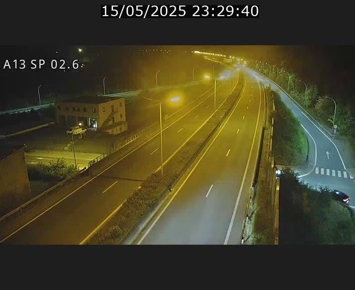 <h2>Traffic live webcam Luxembourg Sanem - A13 direction Pétange - BK 2.6</h2>