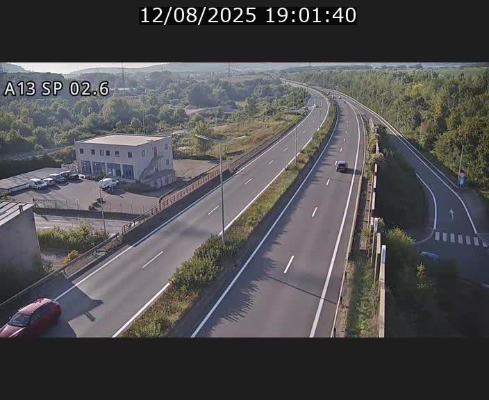<h2>Traffic live webcam Luxembourg Sanem - A13 direction Pétange - BK 2.6</h2>