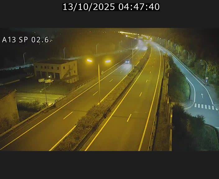 <h2>Traffic live webcam Luxembourg Sanem - A13 direction Pétange - BK 2.6</h2>