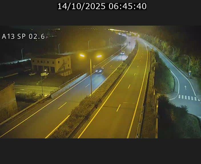 <h2>Traffic live webcam Luxembourg Sanem - A13 direction Pétange - BK 2.6</h2>