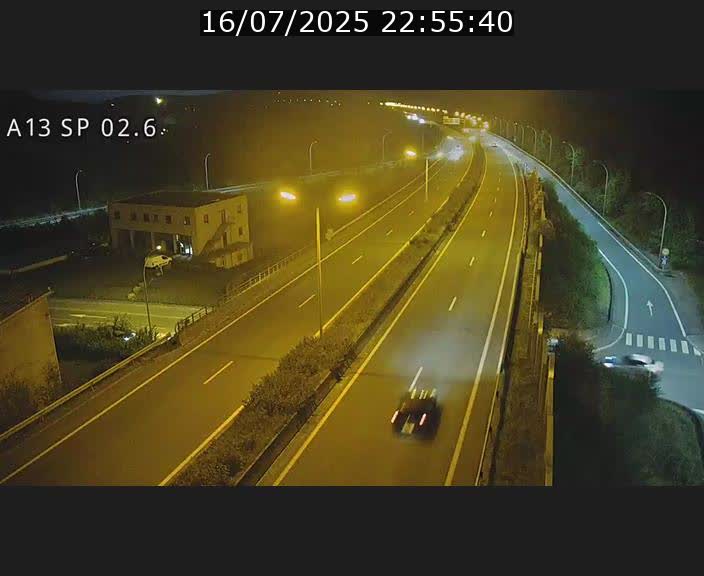 Traffic live webcam Luxembourg Sanem - A13 direction Pétange - BK 2.6